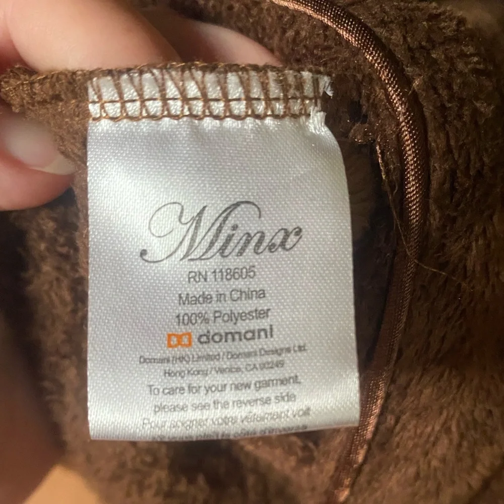 Minx Plush Robe - Picture 9 of 10